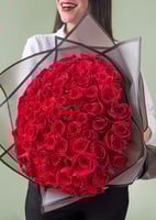 الحب 100 وردة