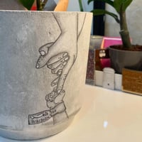 حوض كونكريت حجم وسط ( برسمة لـ يد المولود و الام و...