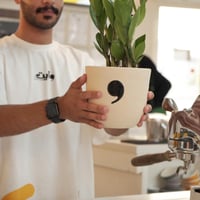 حوض فخار رسم اللوقو او الشعار