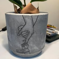 حوض كونكريت حجم وسط ( برسمة لـ يد المولود و الام و...