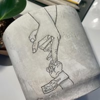 حوض كونكريت حجم وسط ( برسمة لـ يد المولود و الام و...