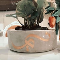 حوض كونكريت رسم اللوقو او الشعار