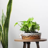 حوض كونكريت بتصميم ذهبي ( مخصصه بالأسم )