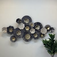 لوحة جدارية حديد ورد اسود وسكري