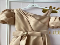 فستان طويل للعمر المحير