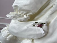 فستان لوليا +شنطة وطوق ( كريمي-وردي)