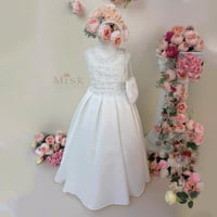 فستان دانتيل مطرز بلؤلؤ+ قفاز وشنطة