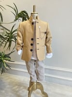 بدلة بيج( قميص+ جاكيت+ بنطلون+ بروش)