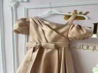 فستان طويل للعمر المحير