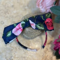 فستان كحلي مورد + طوق الشعر