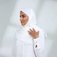 حجاب مع فتحة عند الأذن | اللون أبيض