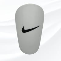 واقي الساق Nike