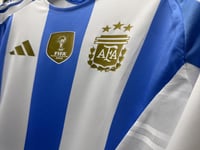 تيشيرت الارجنتين الاساسي كم طويل فئة لاعبين 2024-2...