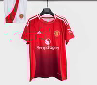 طقم مانشستر يونايتد الأساسي 2025