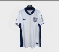 قميص انجلترا الاساسي فئة لاعبين 2024-2025