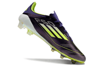 جزمة كرة قدم Adidas