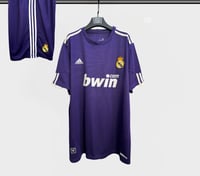 طقم ريال مدريد الاحتياطي كلاسيك جامبو 2010-2011