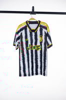 طقم يوفنتوس الأساسي لموسم 2023-2024