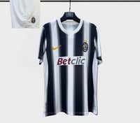 طقم يوفنتوس كلاسيك 2011