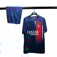 طقم باريس سان جرمان الأساسي