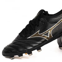 جزمة كرة قدم Mizuno