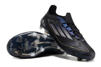 جزمة كرة قدم Adidas