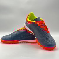 جزمة كرة قدم ولادي