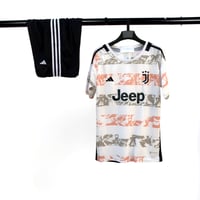 طقم يوفنتوس الاحتياطي لموسم 2023-2024