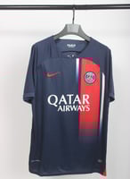 طقم باريس سان جرمان الأساسي