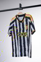 طقم يوفنتوس الأساسي لموسم 2023-2024