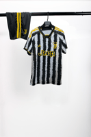 طقم يوفنتوس الأساسي لموسم 2023-2024