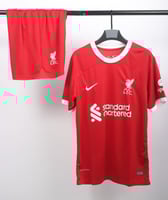 طقم ليفربول الاساسي