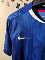 تيشيرت تشيلسي الأساسي 2025/26