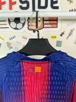 تيشيرت برشلونة الأساسي 2025/26