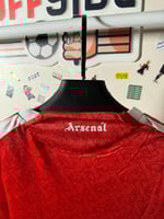 تيشيرت أرسنال الأساسي 2025/26