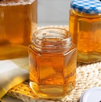 عسل طلح طبيعي 100% +1 لتر زيت زيتون (هدية)