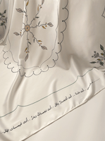 وشاح مربع قُربك الأيام تحلو