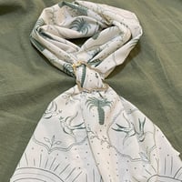 وشاح هذه أرضي - مقاسين