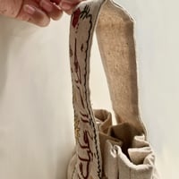 تزهو بالجمال - حقيبة مُطرزة