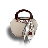 قصيدة شِعر - وشاح صغير