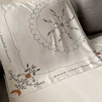 وشاح مربع قُربك الأيام تحلو