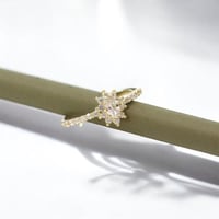 خاتم أنيق اللون ذهبي (R94) .