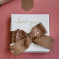 زيدي هديتك أناقة ومحبة، تغليف مع عبارة (C31) (I lo...