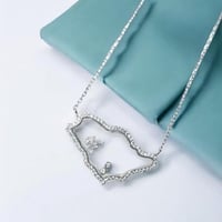 سلسلة تصميم خريطة المملكة زجاج / فضي .(N801)