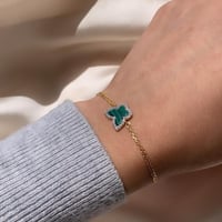 أسورة فراشة أنيقة باللون الذهبي (B578).