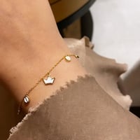 أسورة تاج أنيقة باللون الذهبي (B443).