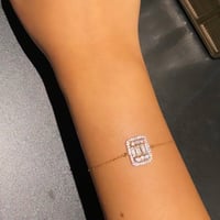 أسورة أنيقة باللون الذهبي (B647) .