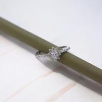 خاتم أنيق اللون فضي (R86) .