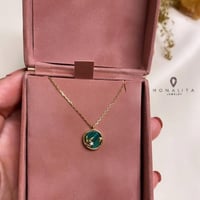 سلسلة أنيقة من الفضه عيار 925 مطلي بالذهب مرصع بحب...