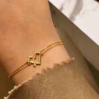 أسورة حب باللون الذهبي (B954).